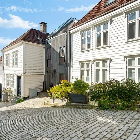 The Double Date I Architectural Gem * Bergen